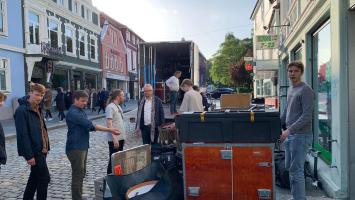 1 stk. semitrailer med slagverk pakkes